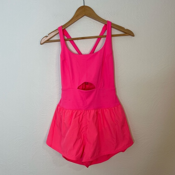 NWOT Free People Movement Righteous Runsie Romper Cutout Athletic Size XS - Picture 1 of 15